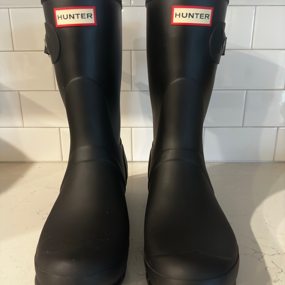 Hunter women’s Black Rain Boots - Picture 2 of 3